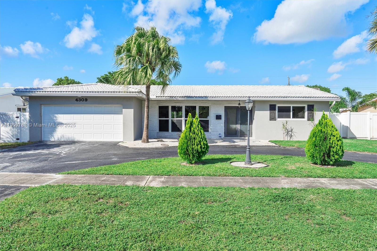 HOLLYWOOD HILLS - Residential Lease