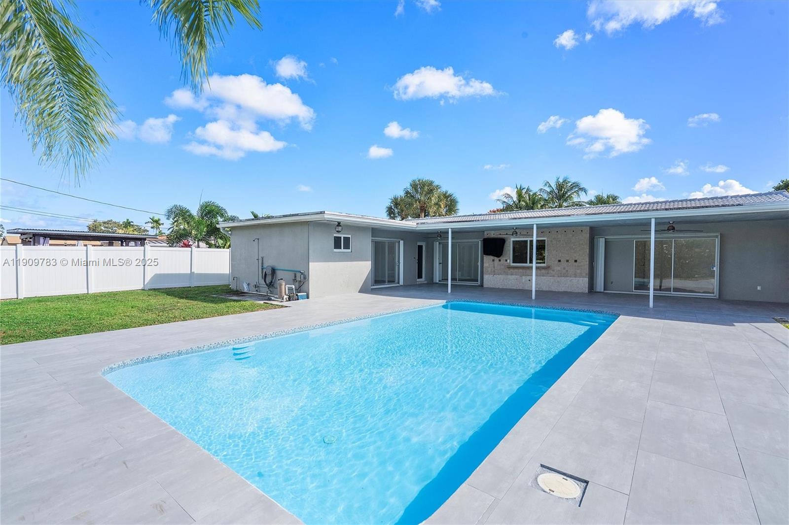 HOLLYWOOD HILLS - Residential Lease