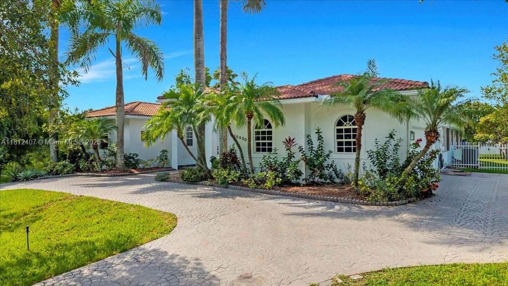 Photo of 16650 SW 67th Pl, Southwest Ranches, FL 33331 (MLS # A11812407)