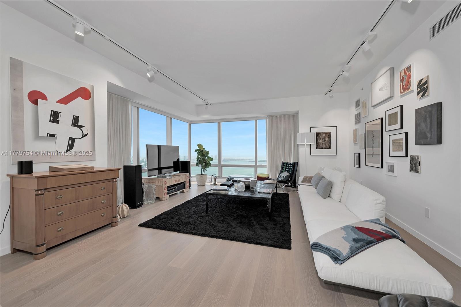 MILLENNIUM TOWER RESIDENC - Residential