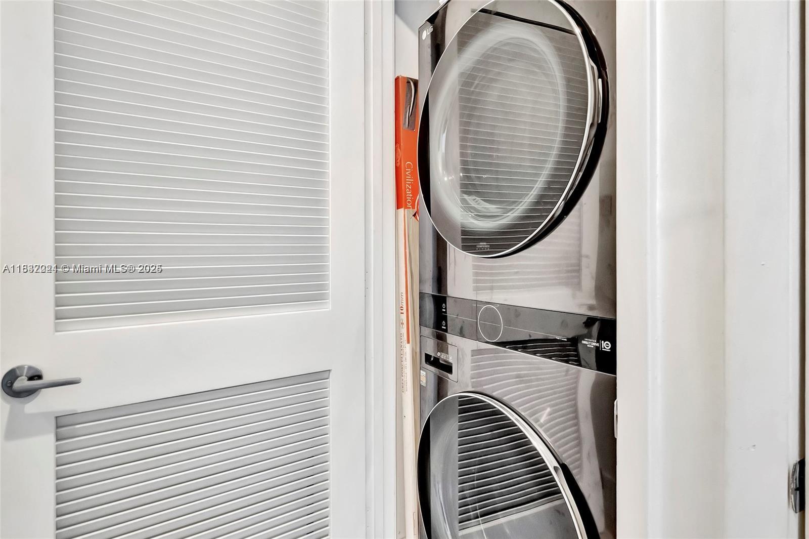 PARAMOUNT BAY CONDO - Residential