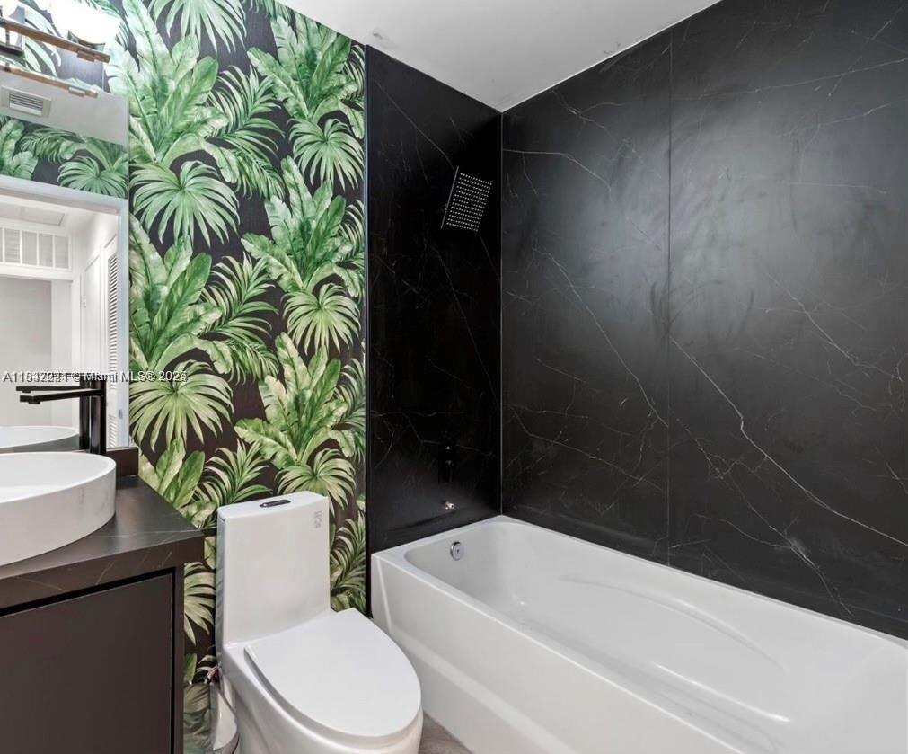 PARAMOUNT BAY CONDO - Residential