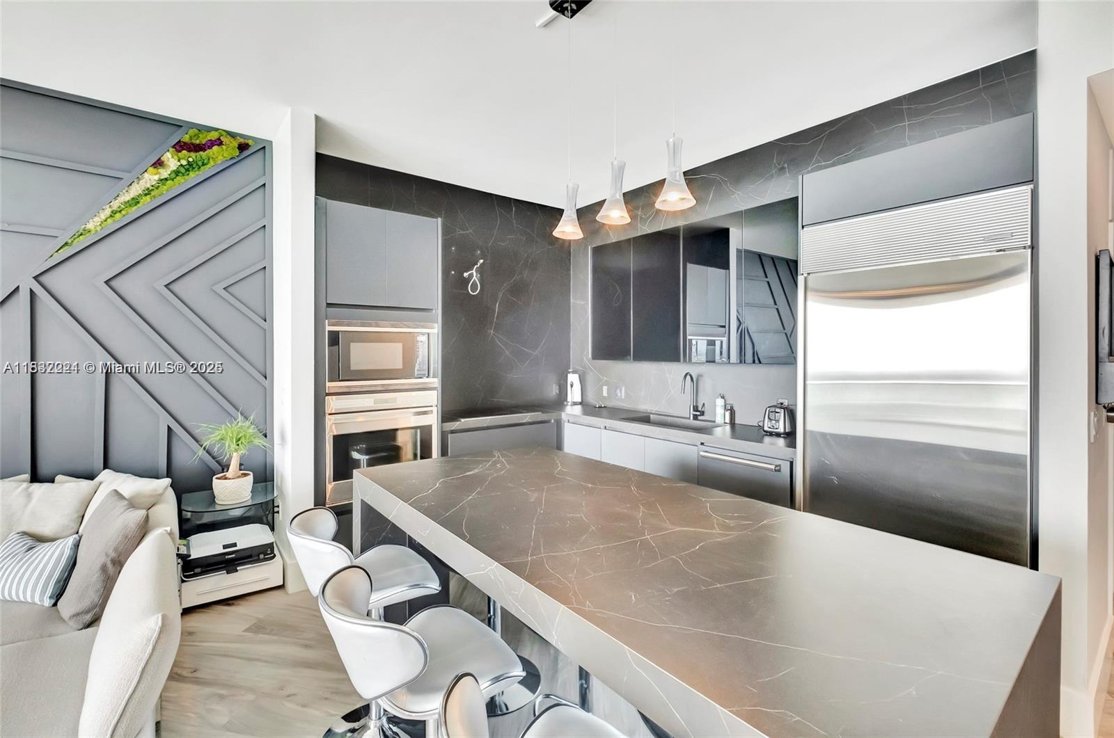 PARAMOUNT BAY CONDO - Residential