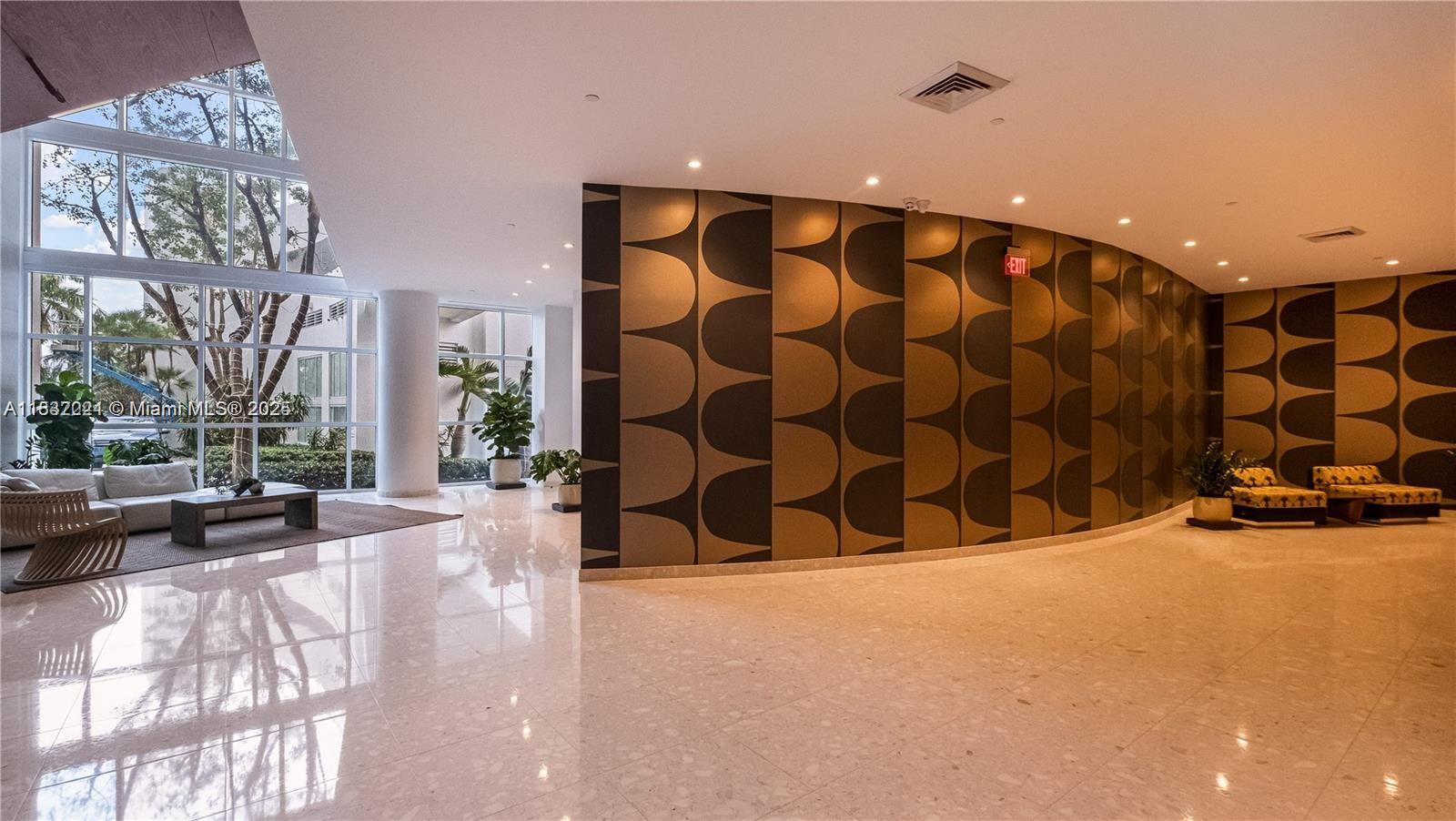 PARAMOUNT BAY CONDO - Residential