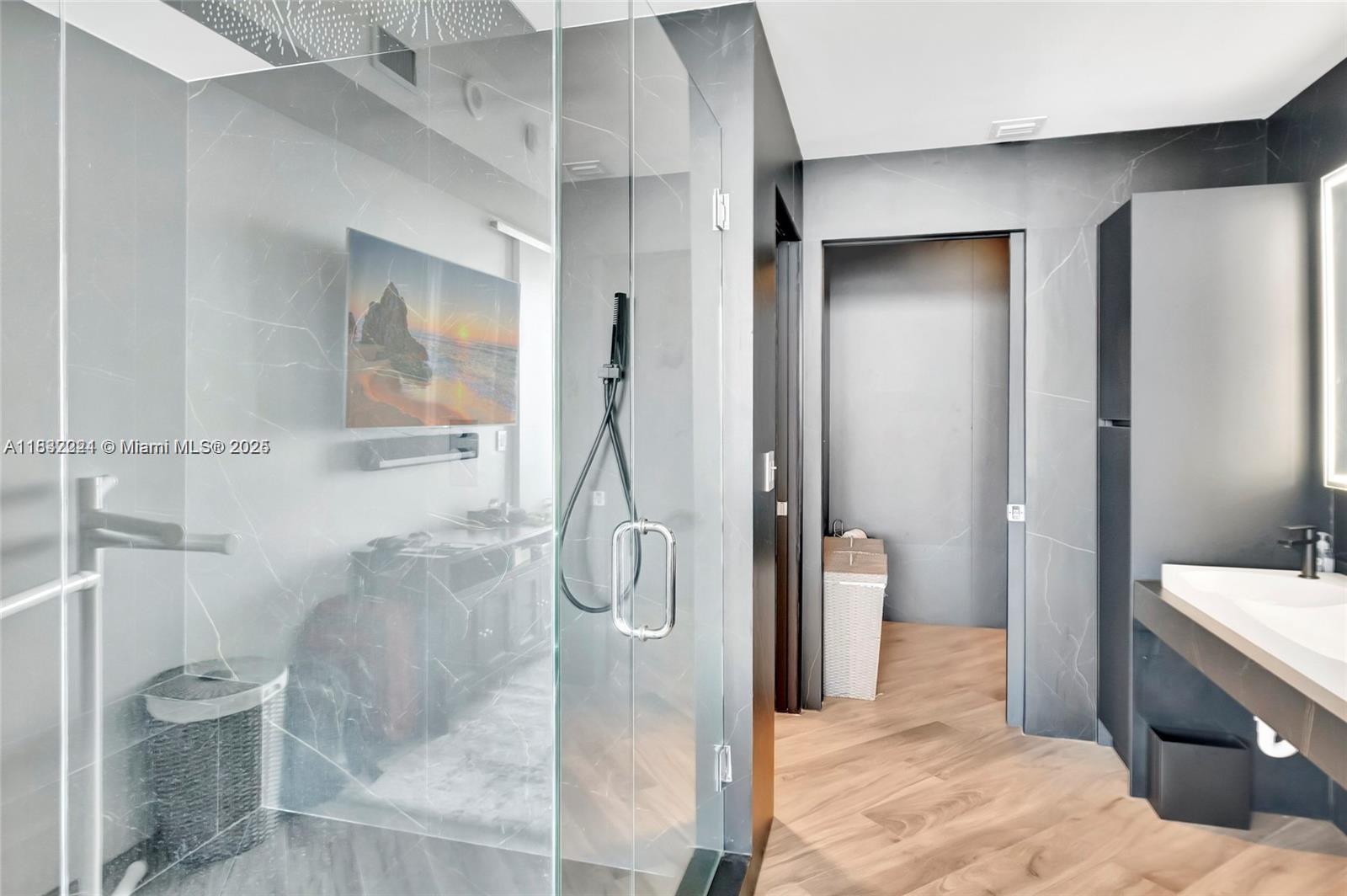 PARAMOUNT BAY CONDO - Residential