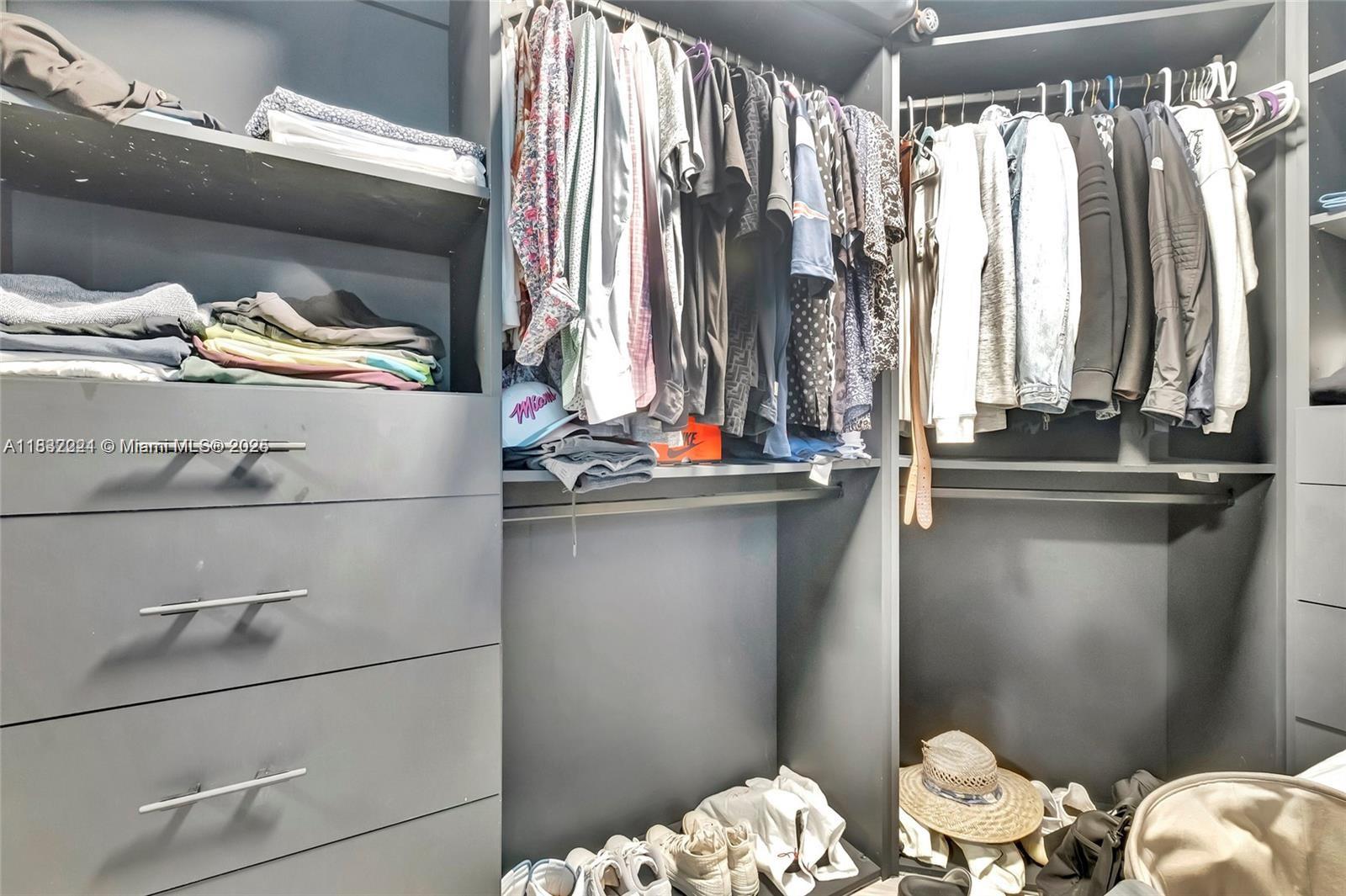 PARAMOUNT BAY CONDO - Residential