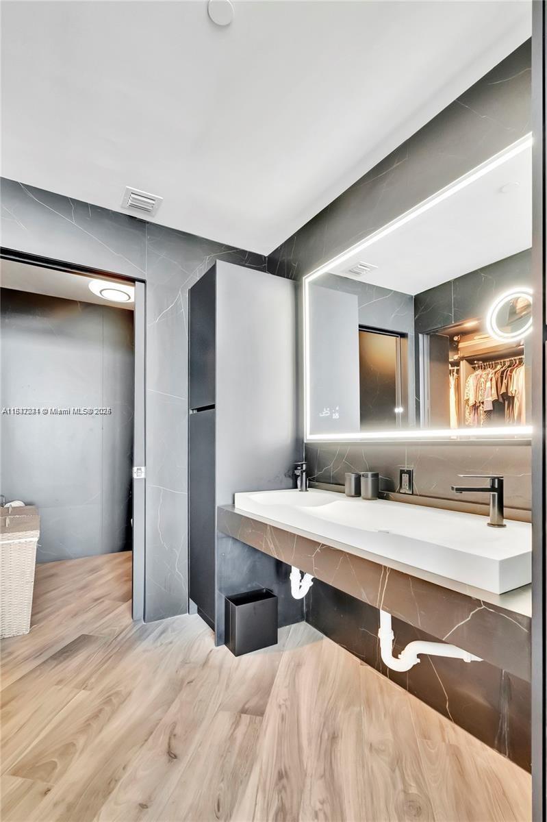 PARAMOUNT BAY CONDO - Residential