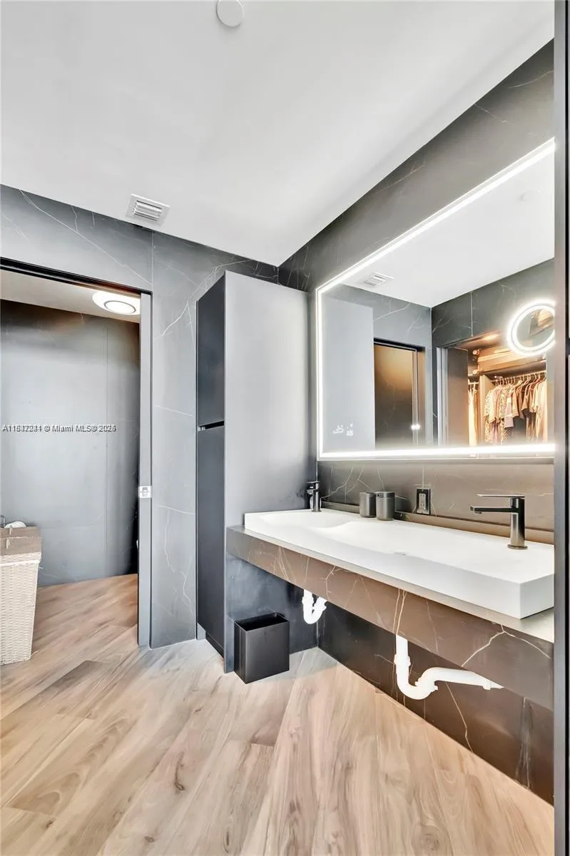 Miami, Florida 33137, United States, 2 Bedrooms Bedrooms, ,2 BathroomsBathrooms,Residential,Active,162411