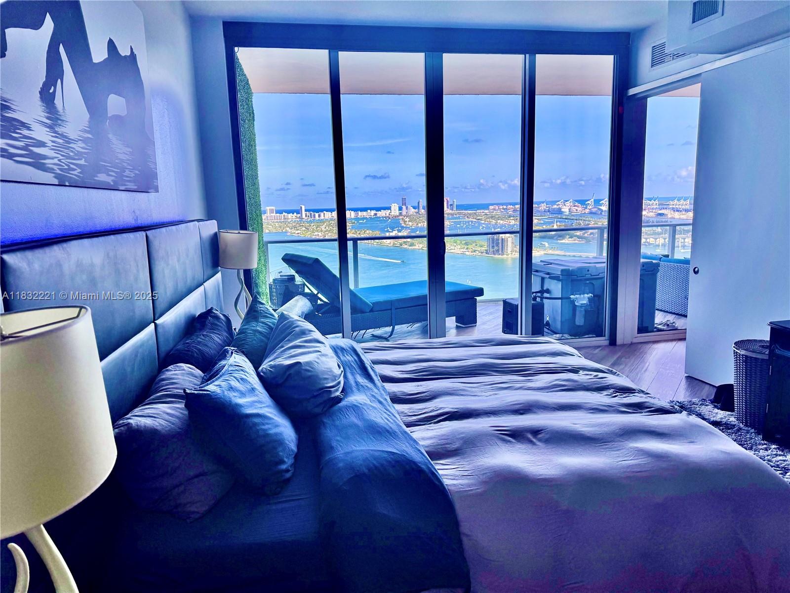 PARAMOUNT BAY CONDO - Residential