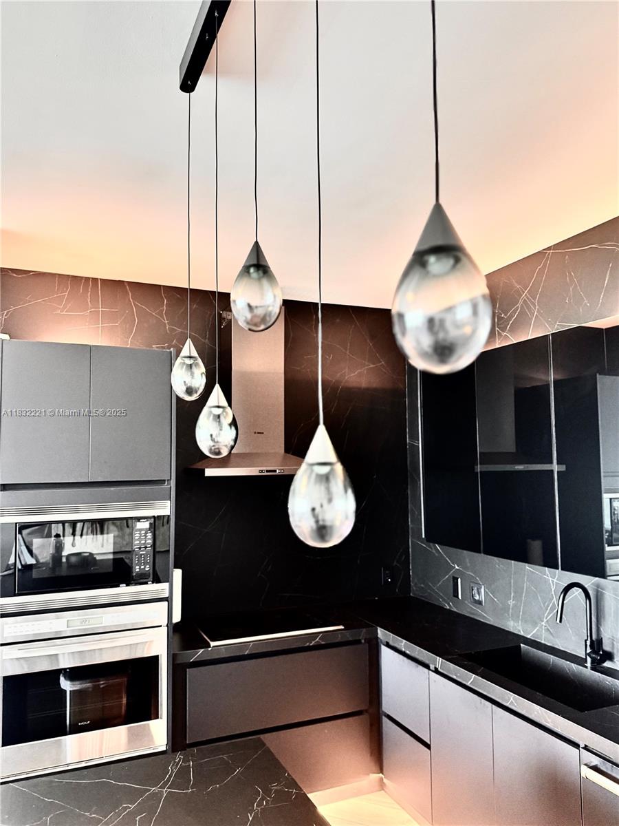 PARAMOUNT BAY CONDO - Residential