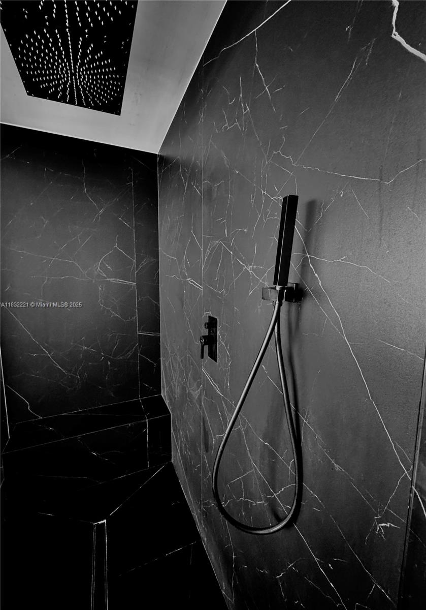 PARAMOUNT BAY CONDO - Residential