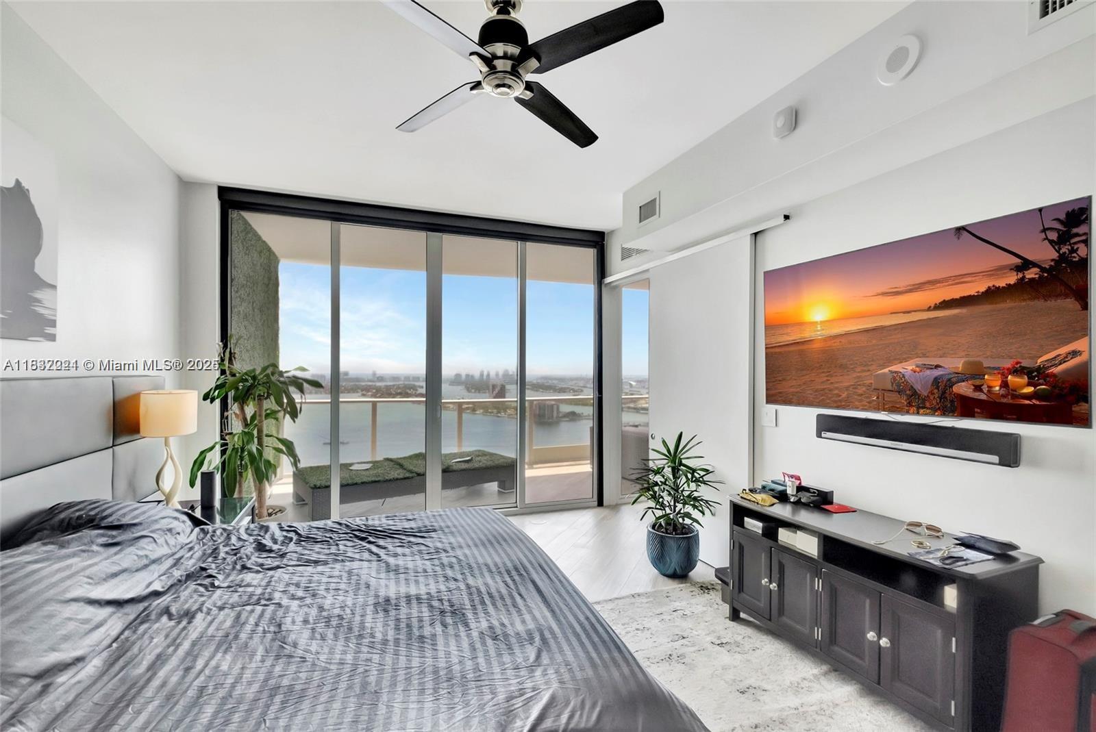 PARAMOUNT BAY CONDO - Residential