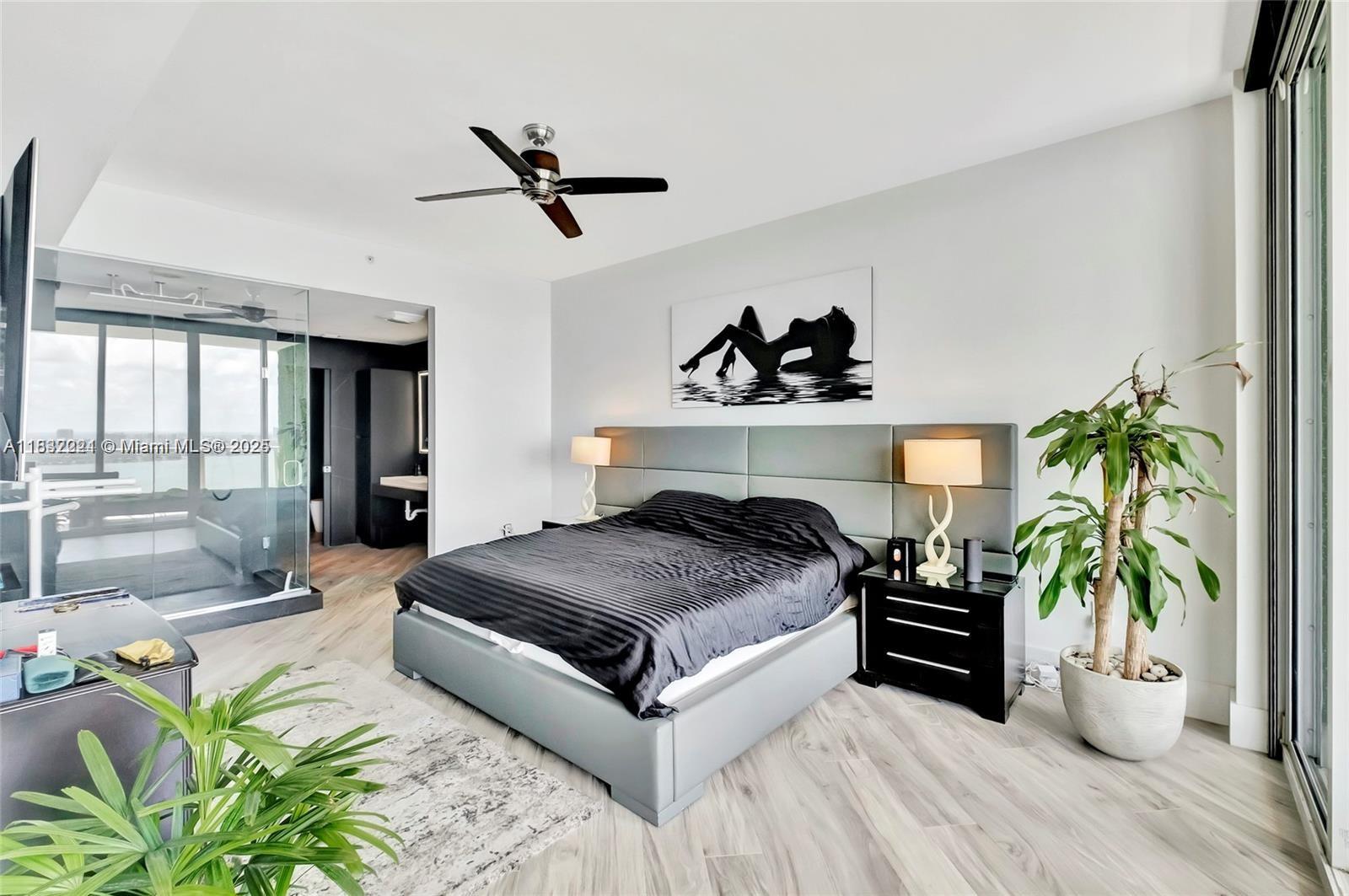 PARAMOUNT BAY CONDO - Residential