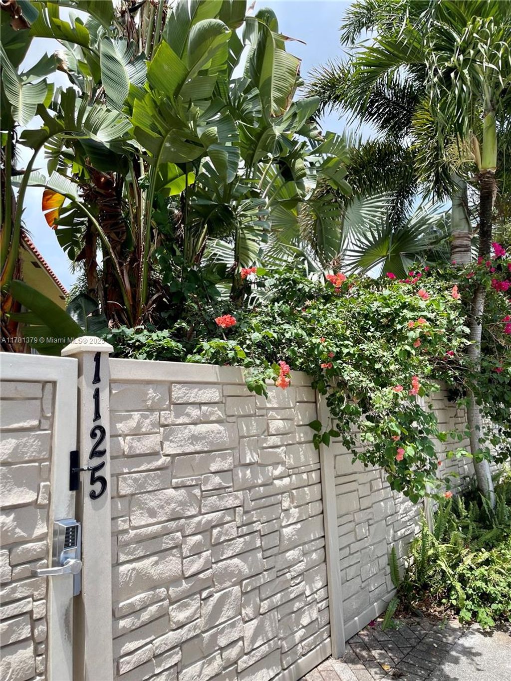 Photo of 1125 NE 16th Pl #203, Fort Lauderdale, FL 33305 (MLS # A11781379)