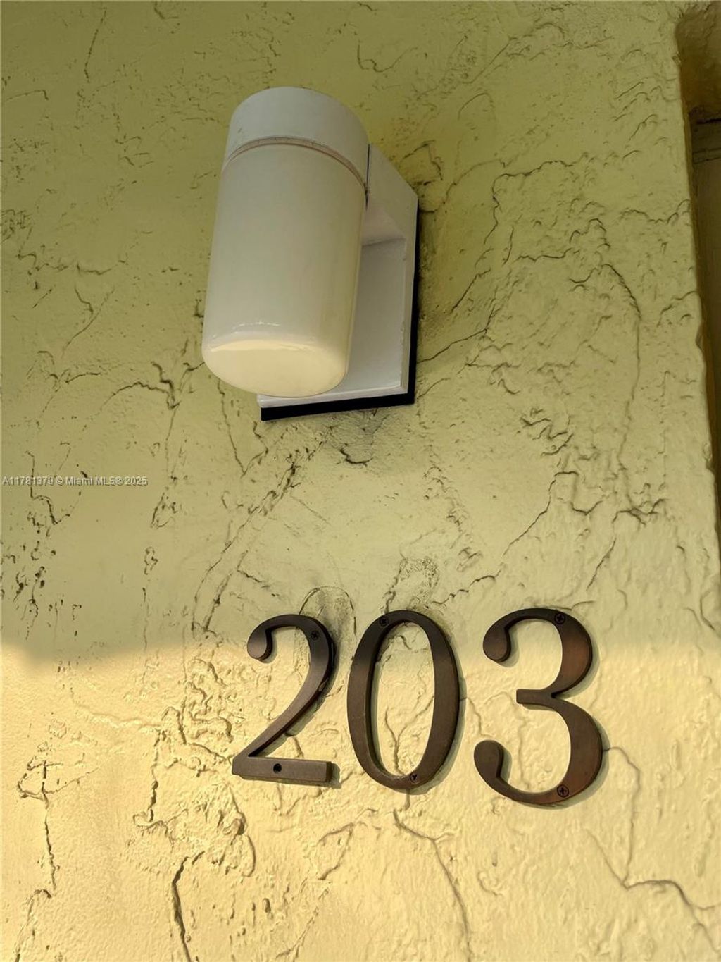 Photo of 1125 NE 16th Pl #203, Fort Lauderdale, FL 33305 (MLS # A11781379)