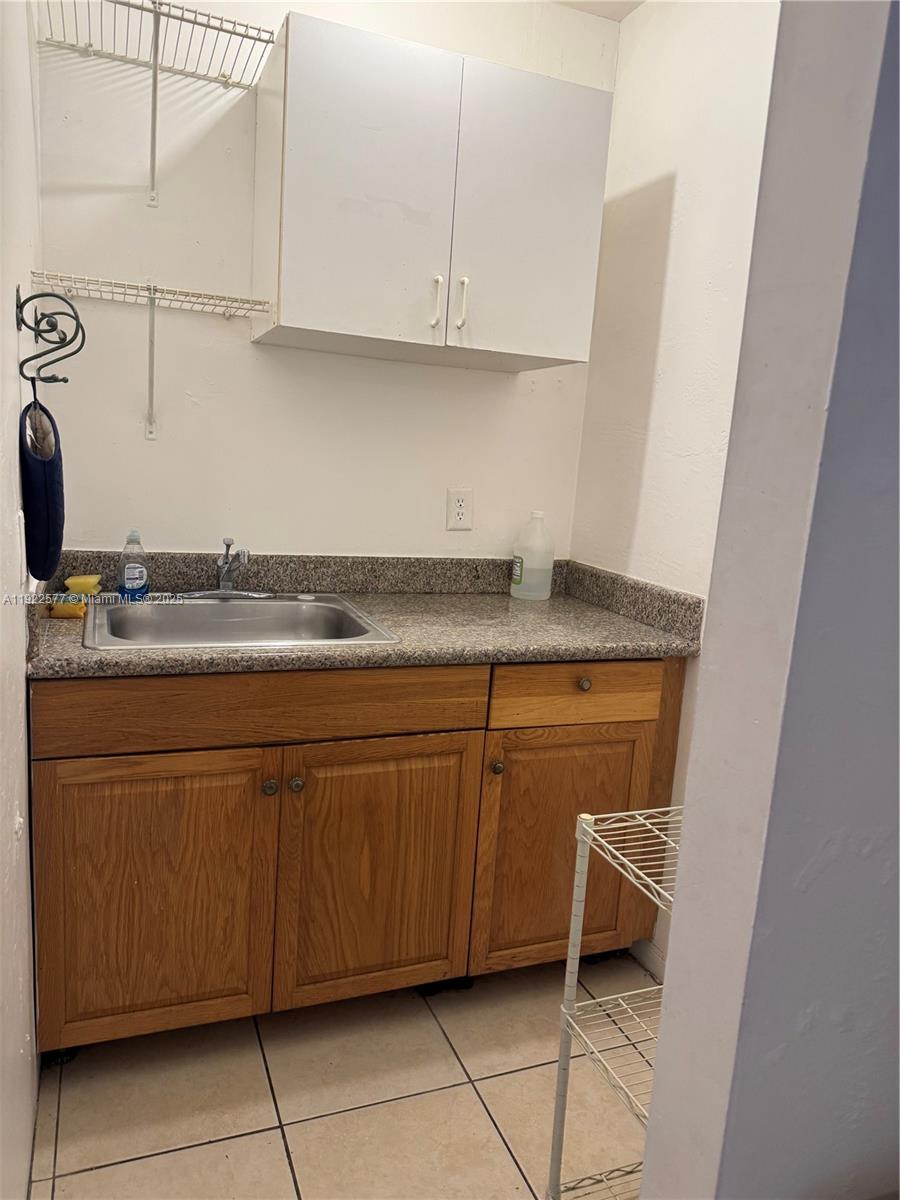 HOLLYWOOD SOUTH SIDE ADD - Residential Lease