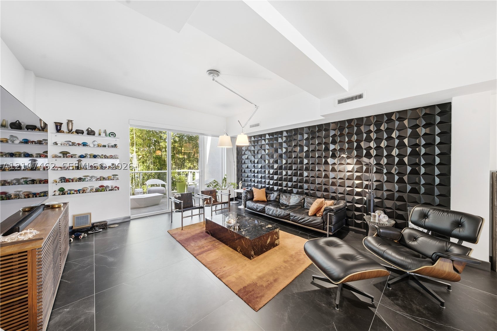 455 NE 39th St 110