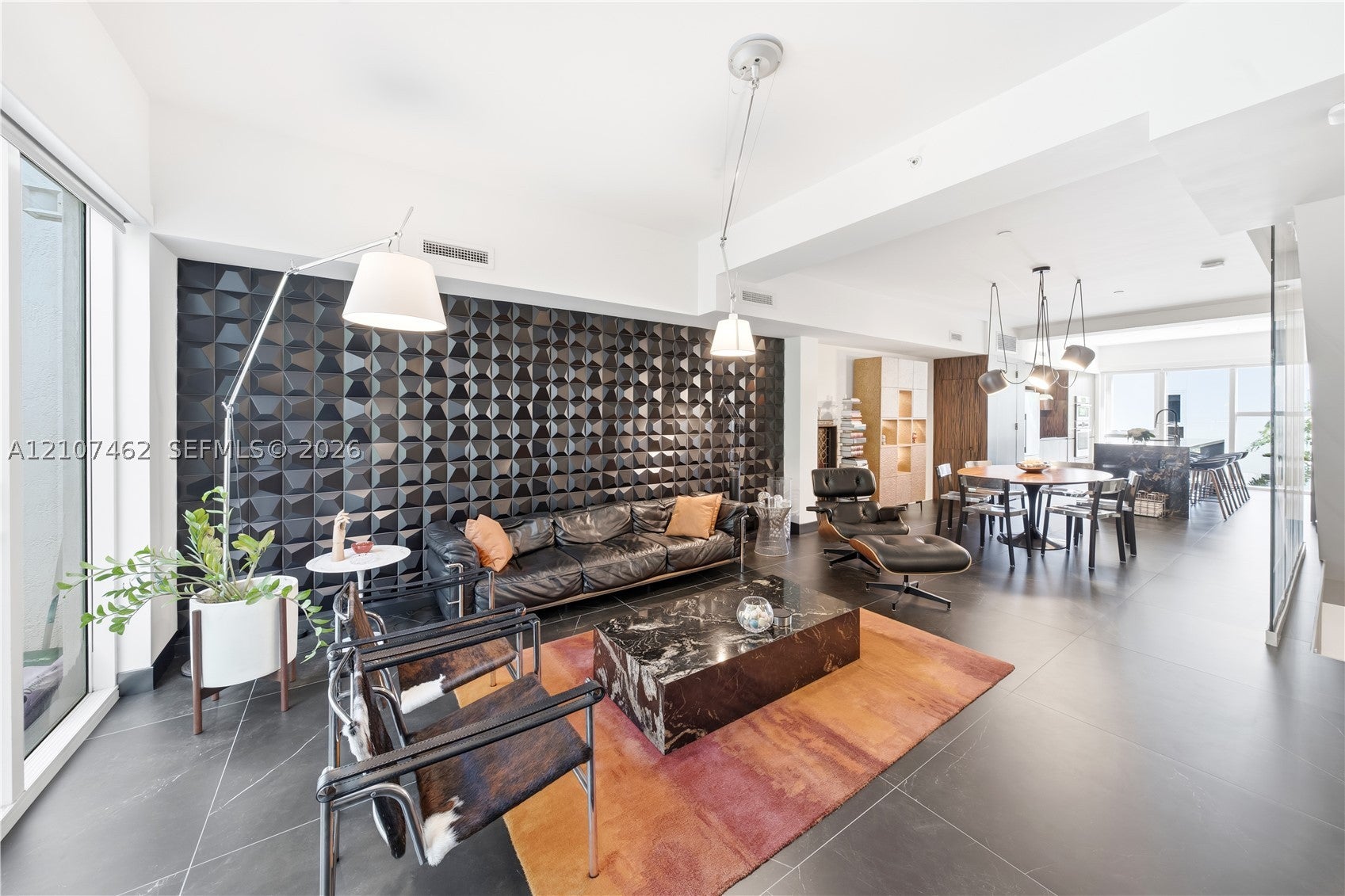 455 NE 39th St