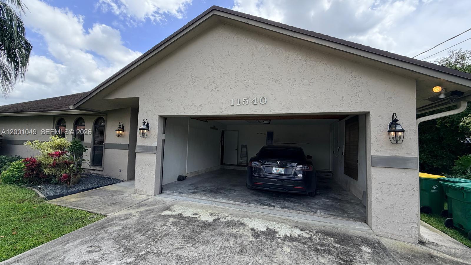 11540 NW 27th Ct -