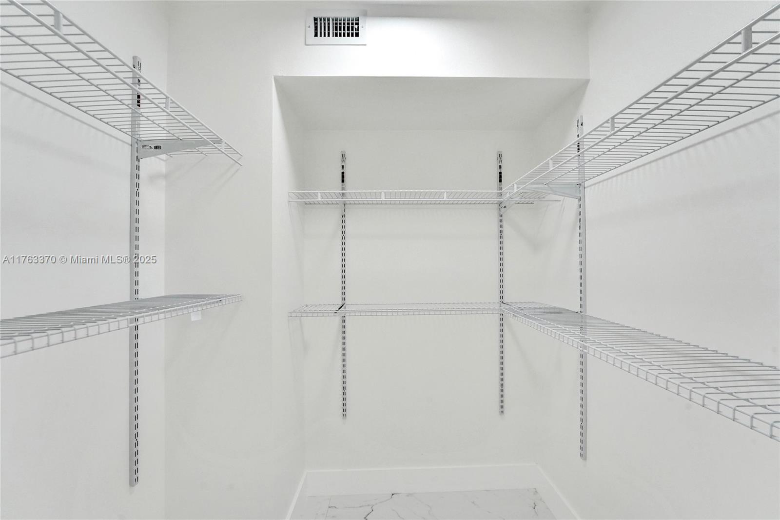 HOLLYBROOK GOLF AND TENNIS - Residential