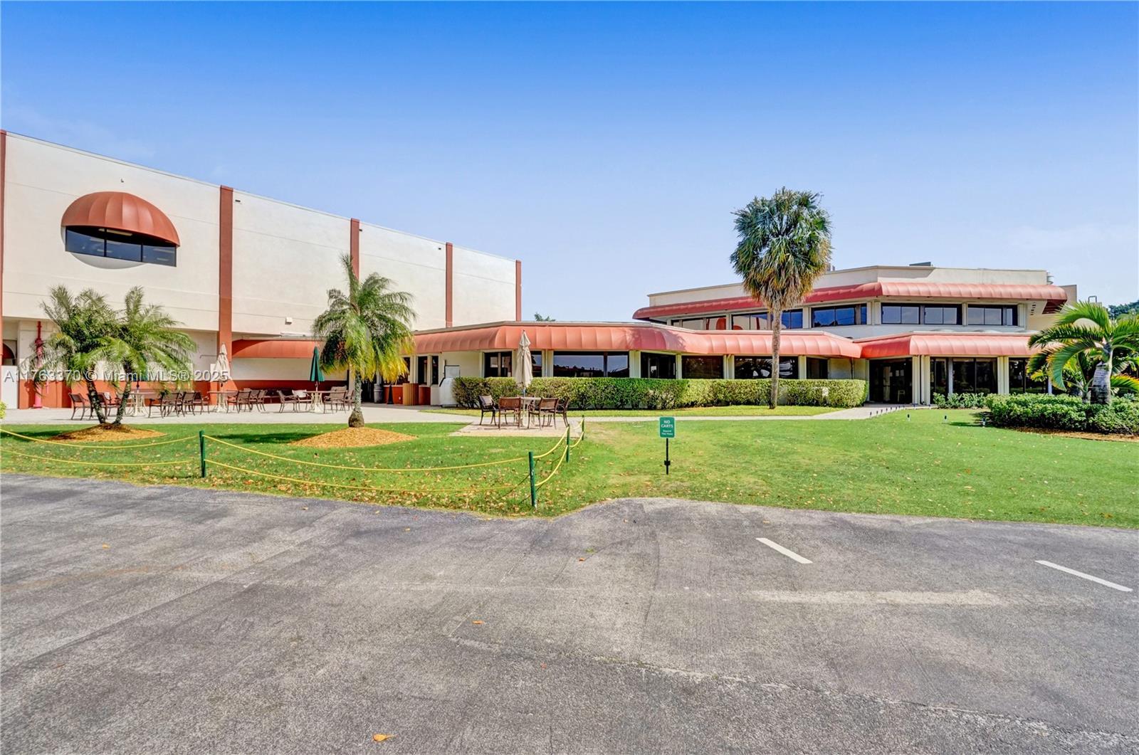 HOLLYBROOK GOLF AND TENNIS - Residential