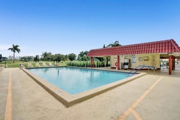 HOLLYBROOK GOLF AND TENNIS - Residential