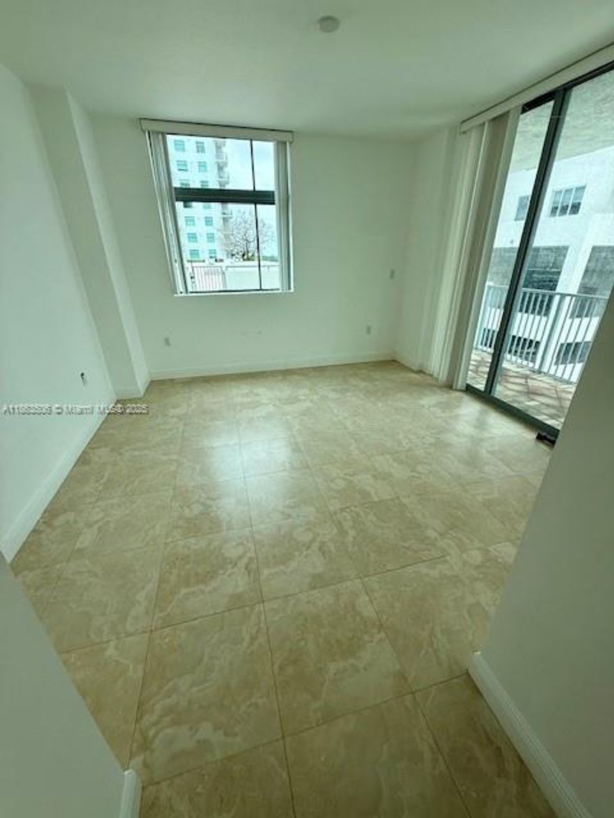 Discover the ultimate in Hollywood living with this stunning three-bedroom, two-bathroom apartment, perfectly situated just blocks away from some of the city's finest restaurants and entertainment venues. 

•       The apartment features three generously sized bedrooms and two modern bathrooms, making it ideal for families or roommates.  
• Enjoy your own private patio with direct access to the condominium's pool.
•      Stay active and healthy with the gym located on the same floor.
• The master suite boasts a jacuzzi-style tub, plus a separate shower.