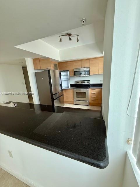 HOLLYWOOD STATION RES CON - Residential Lease