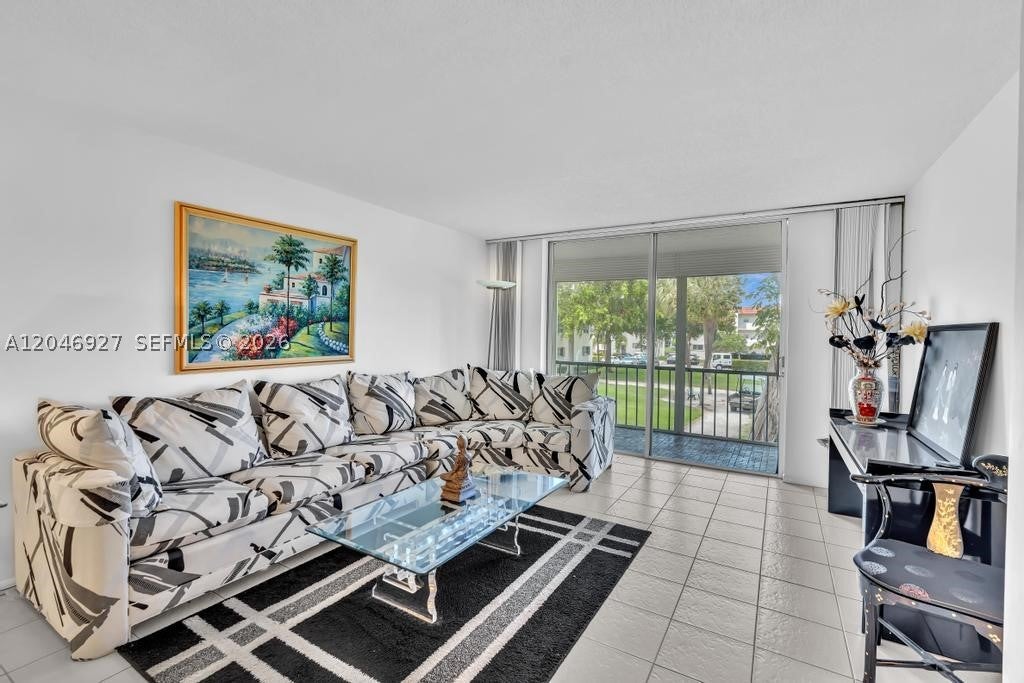 671 S Hollybrook Dr 209, Pembroke Pines FL 33025