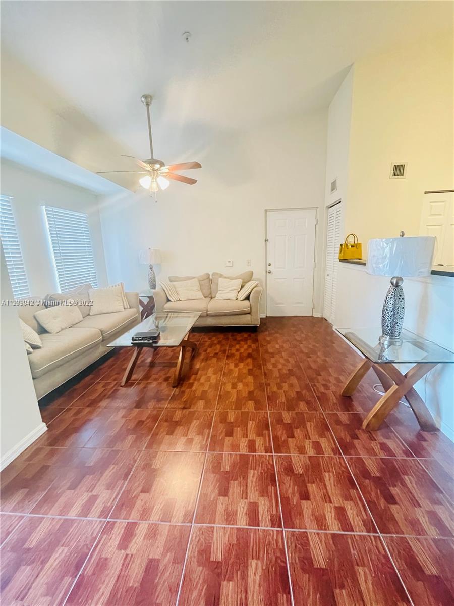 EMERALD ISLE AT LAGUNA LA - Residential Lease