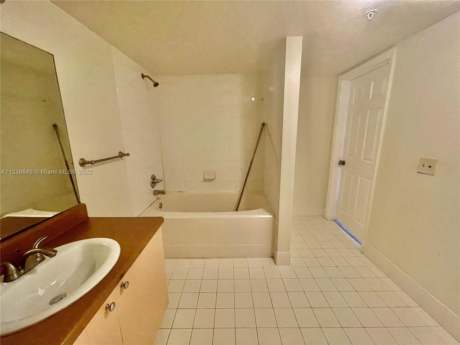 EMERALD ISLE AT LAGUNA LA - Residential Lease