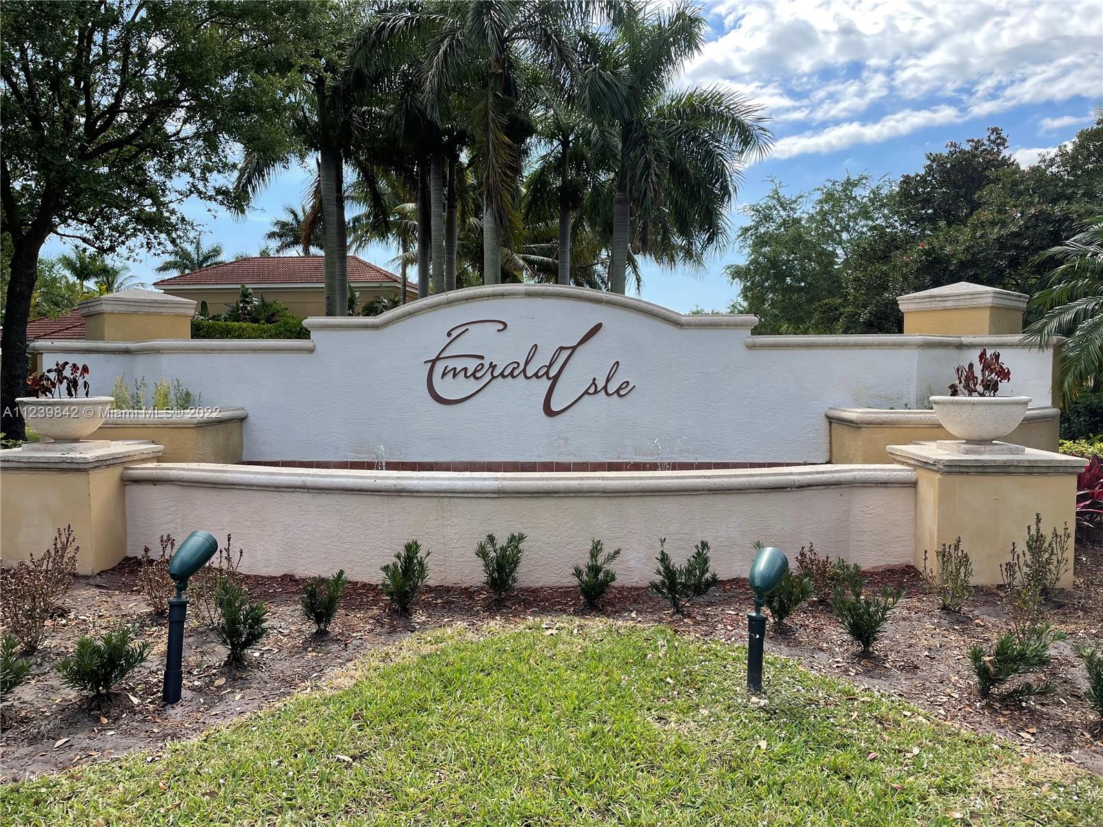 EMERALD ISLE AT LAGUNA LA - Residential Lease