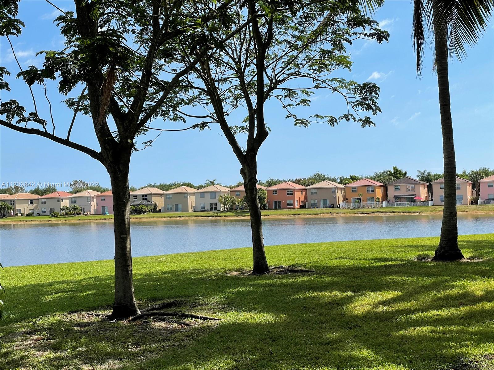 EMERALD ISLE AT LAGUNA LA - Residential Lease