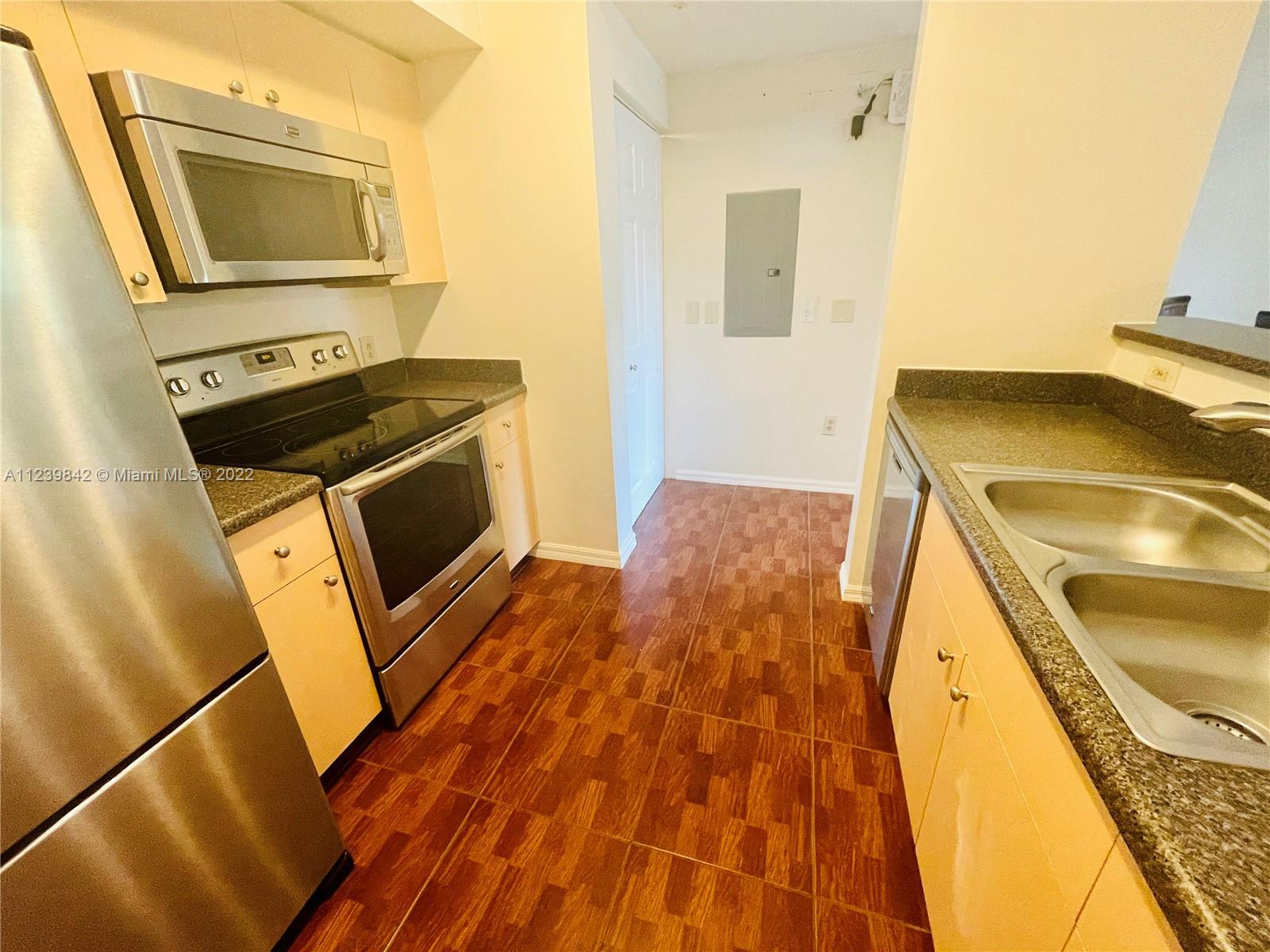 EMERALD ISLE AT LAGUNA LA - Residential Lease