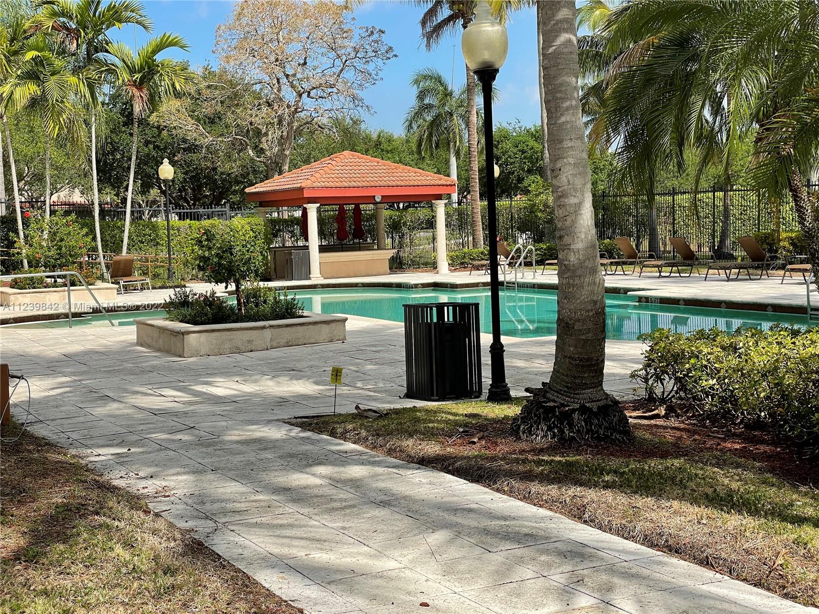 EMERALD ISLE AT LAGUNA LA - Residential Lease