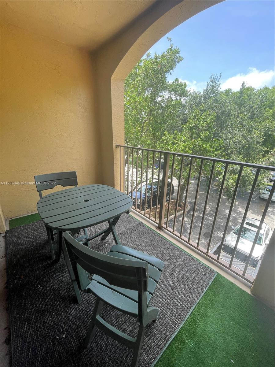 EMERALD ISLE AT LAGUNA LA - Residential Lease