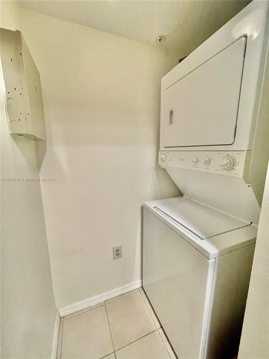 EMERALD ISLE AT LAGUNA LA - Residential Lease