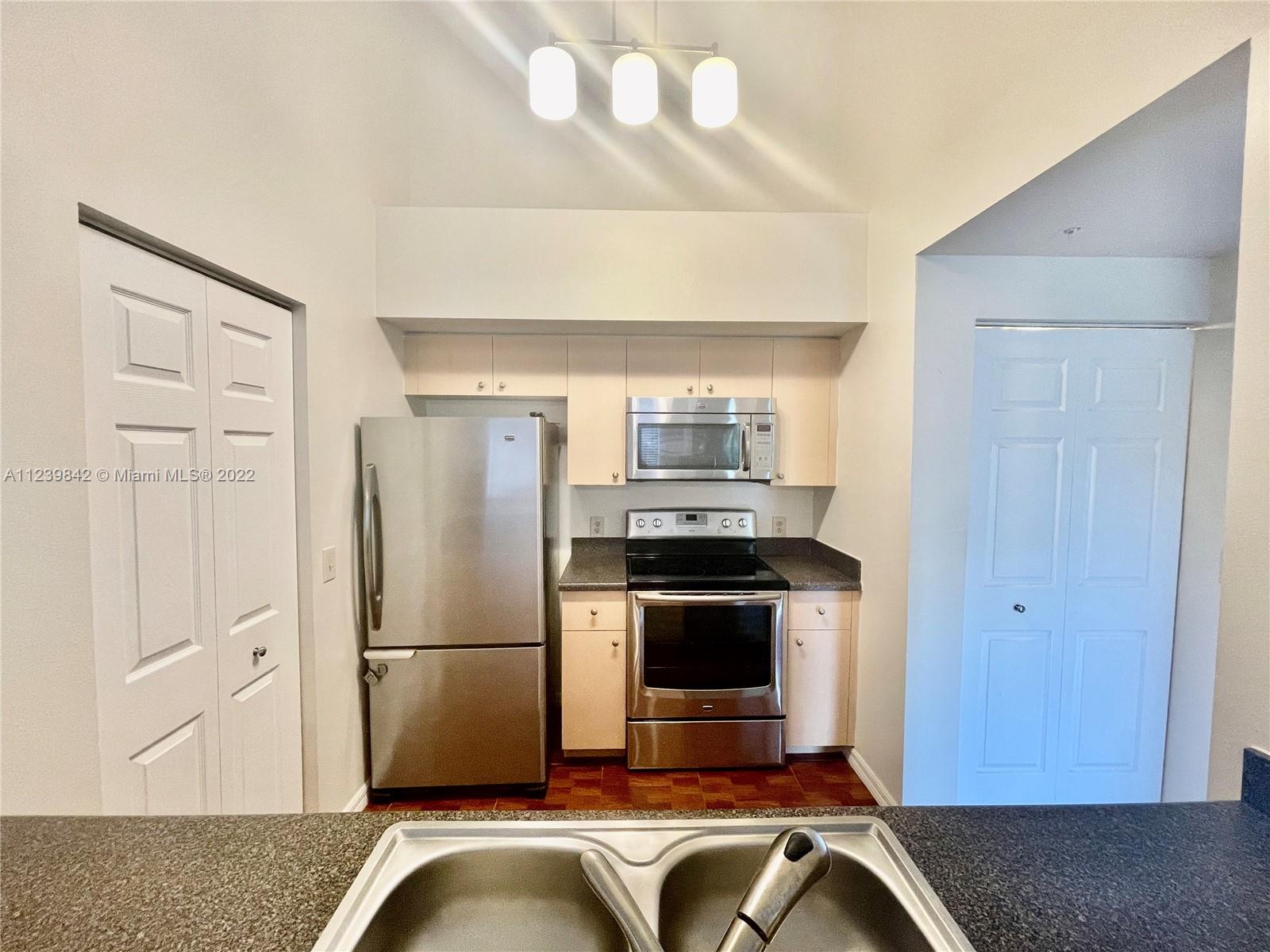 EMERALD ISLE AT LAGUNA LA - Residential Lease