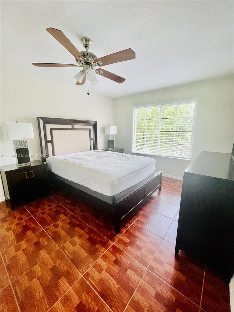 EMERALD ISLE AT LAGUNA LA - Residential Lease