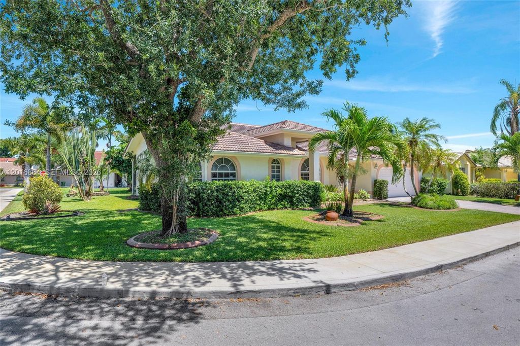 Photo of 701 SW 93rd Ter, Pembroke Pines, FL 33025 (MLS # A12016864)