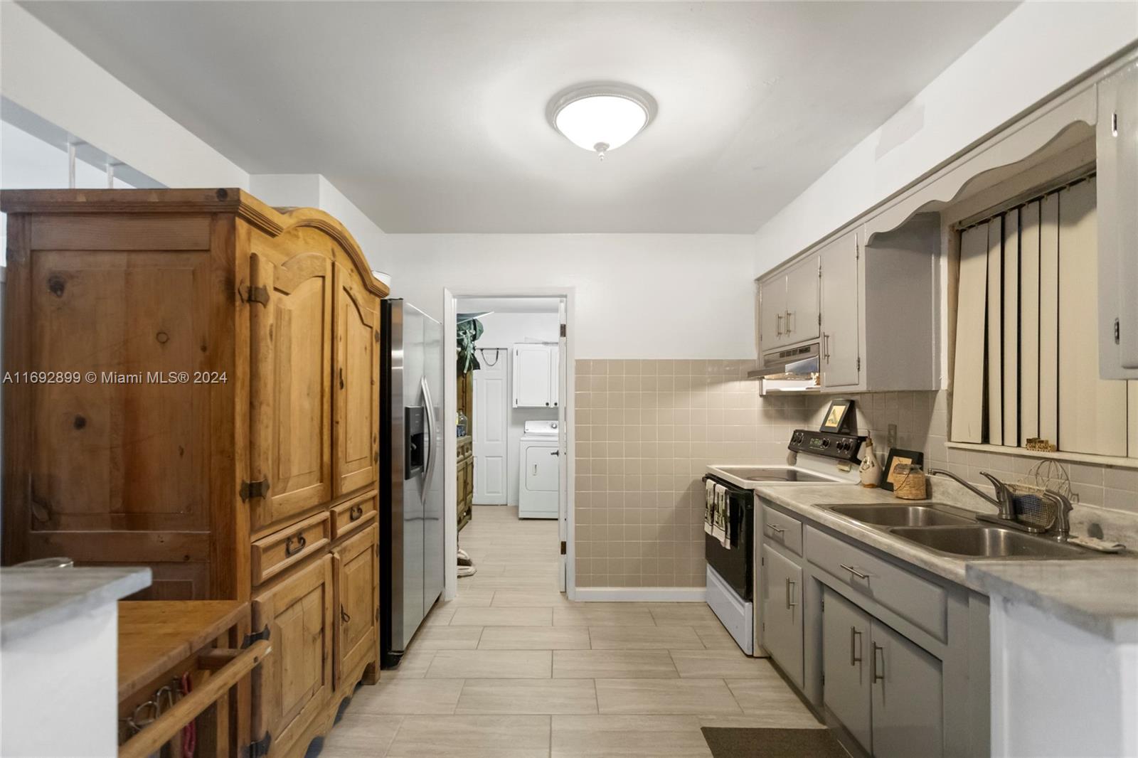 NORTH ANDREWS GARDENS FIR - Residential