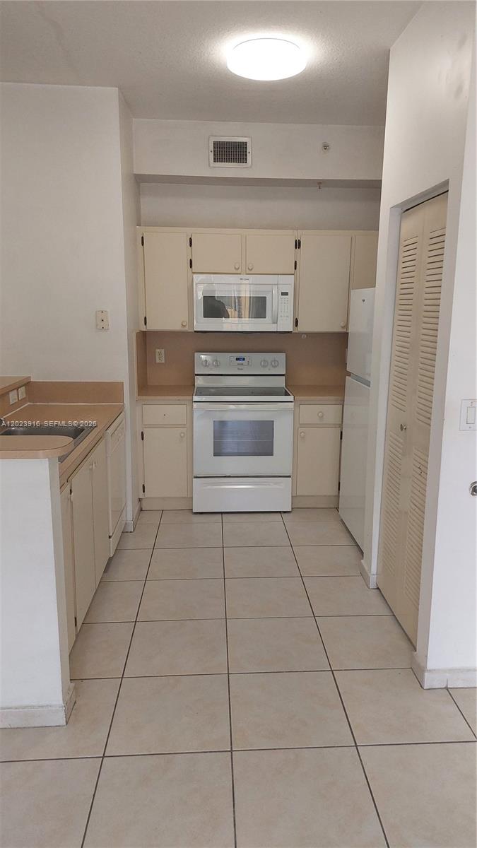 PALM GARDENS AT DORAL CON - Residential Lease