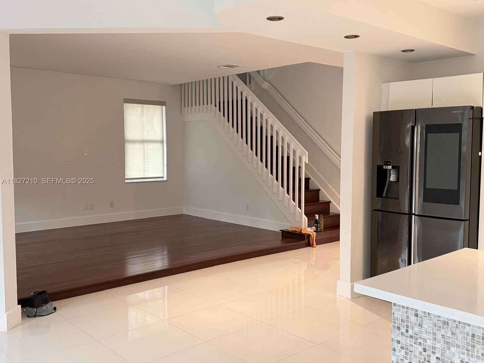 ISLANDS AT DORAL - Residential