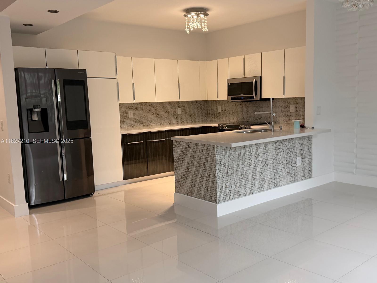 ISLANDS AT DORAL - Residential