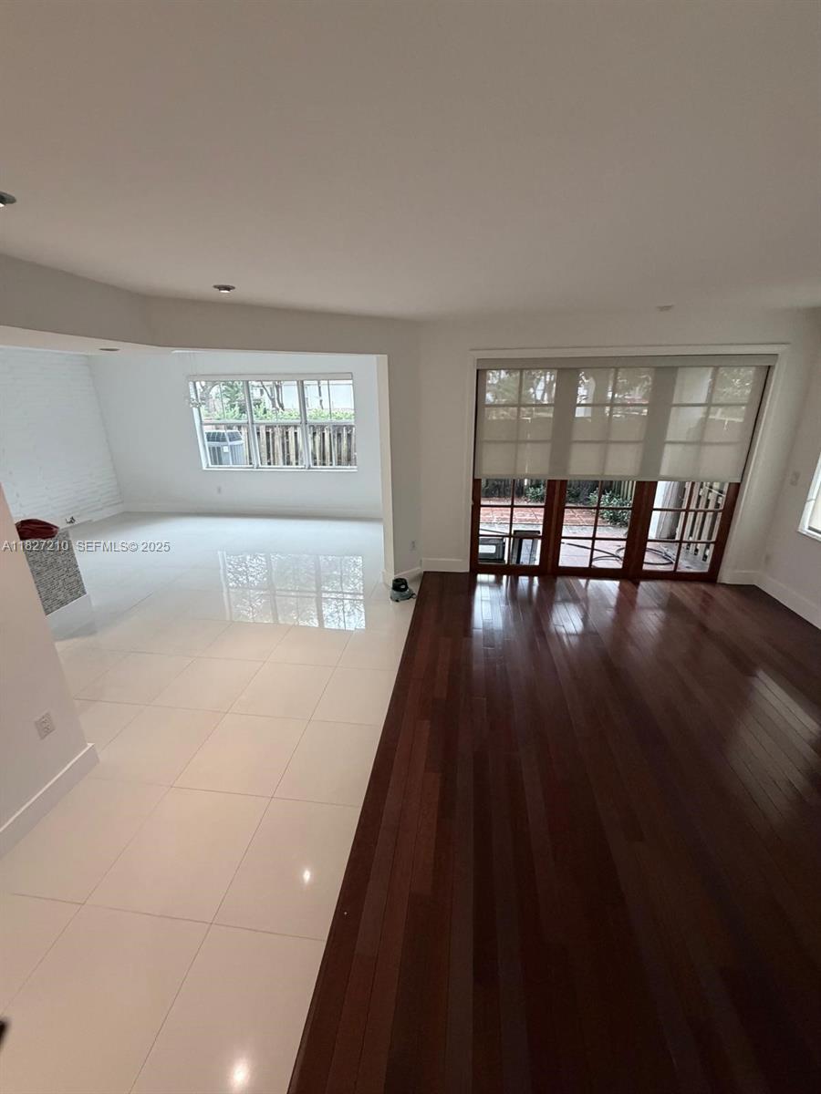 ISLANDS AT DORAL - Residential