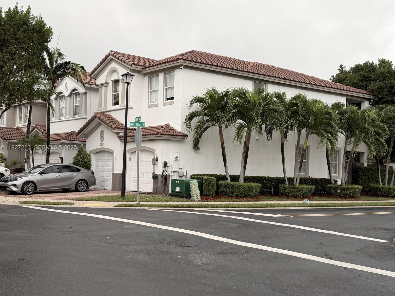 ISLANDS AT DORAL - Residential
