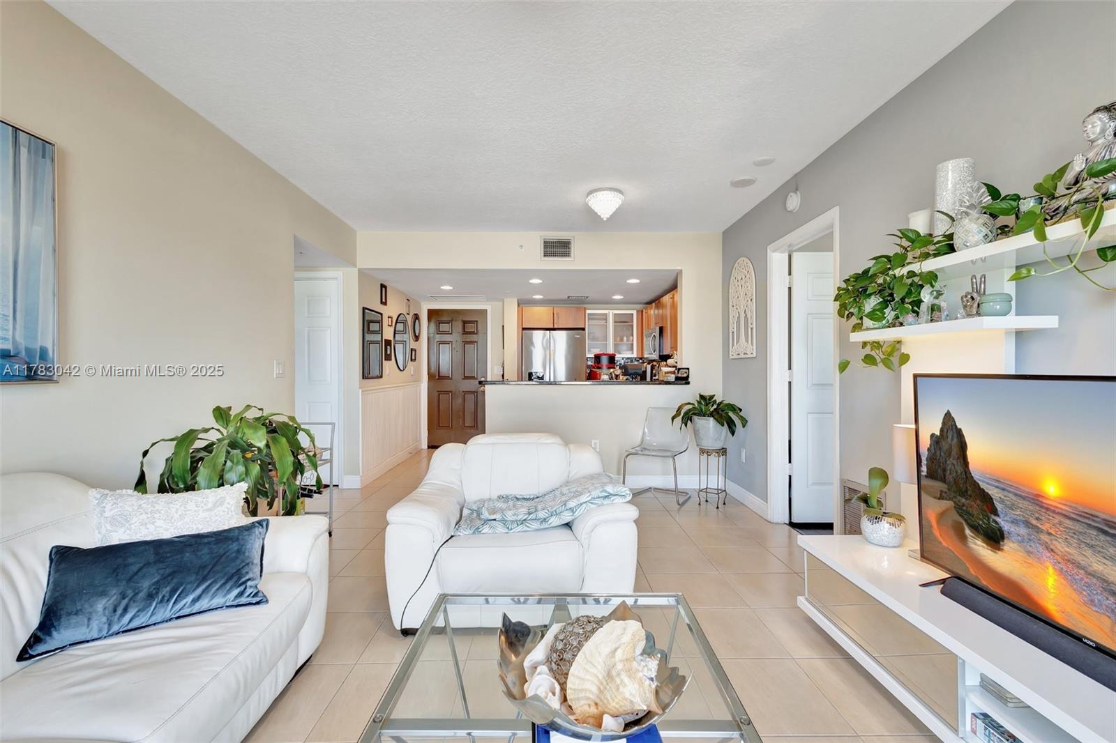 610 CLEMATIS CONDO - Residential