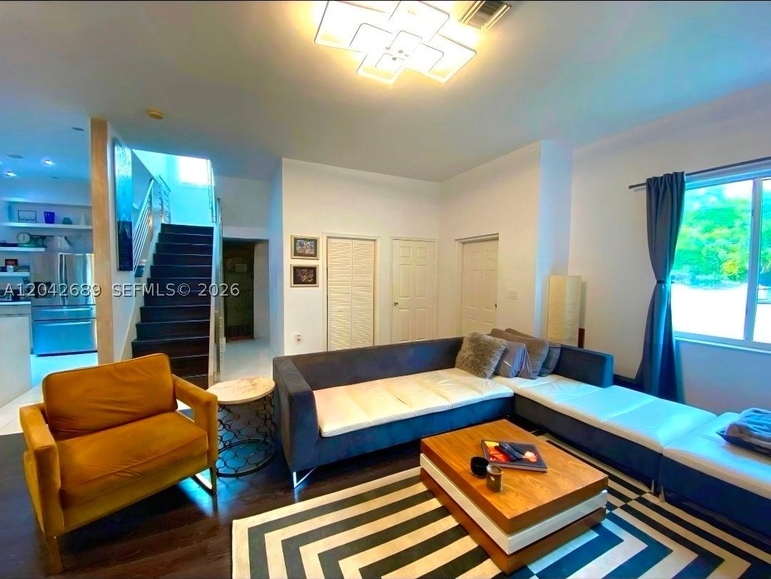 2732 SW 26 St 2732