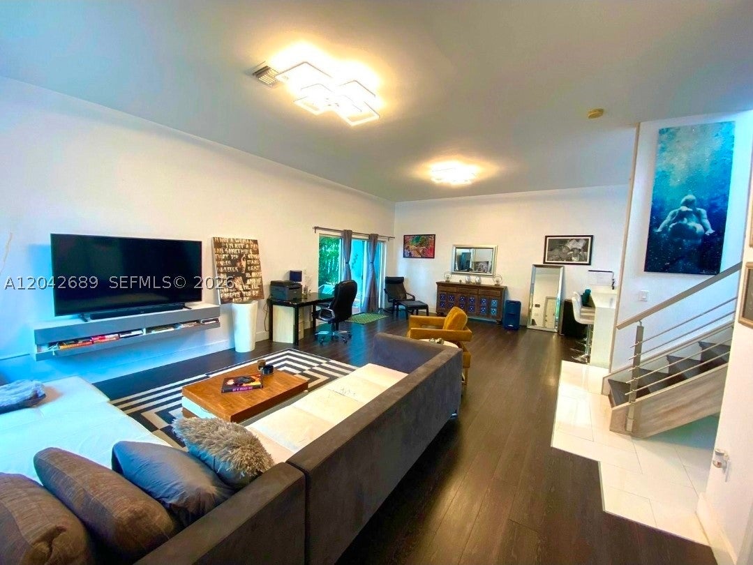 2732 SW 26 St 2732, Miami FL 33133