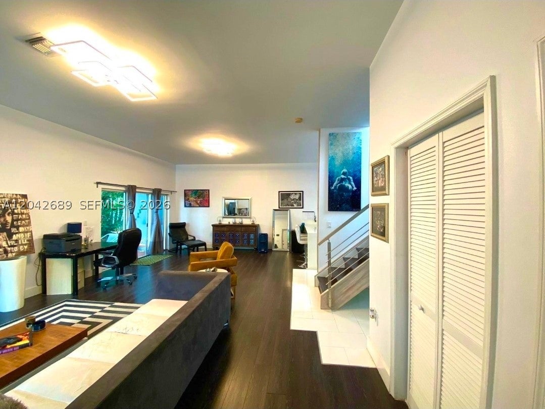 2732 SW 26 St 2732